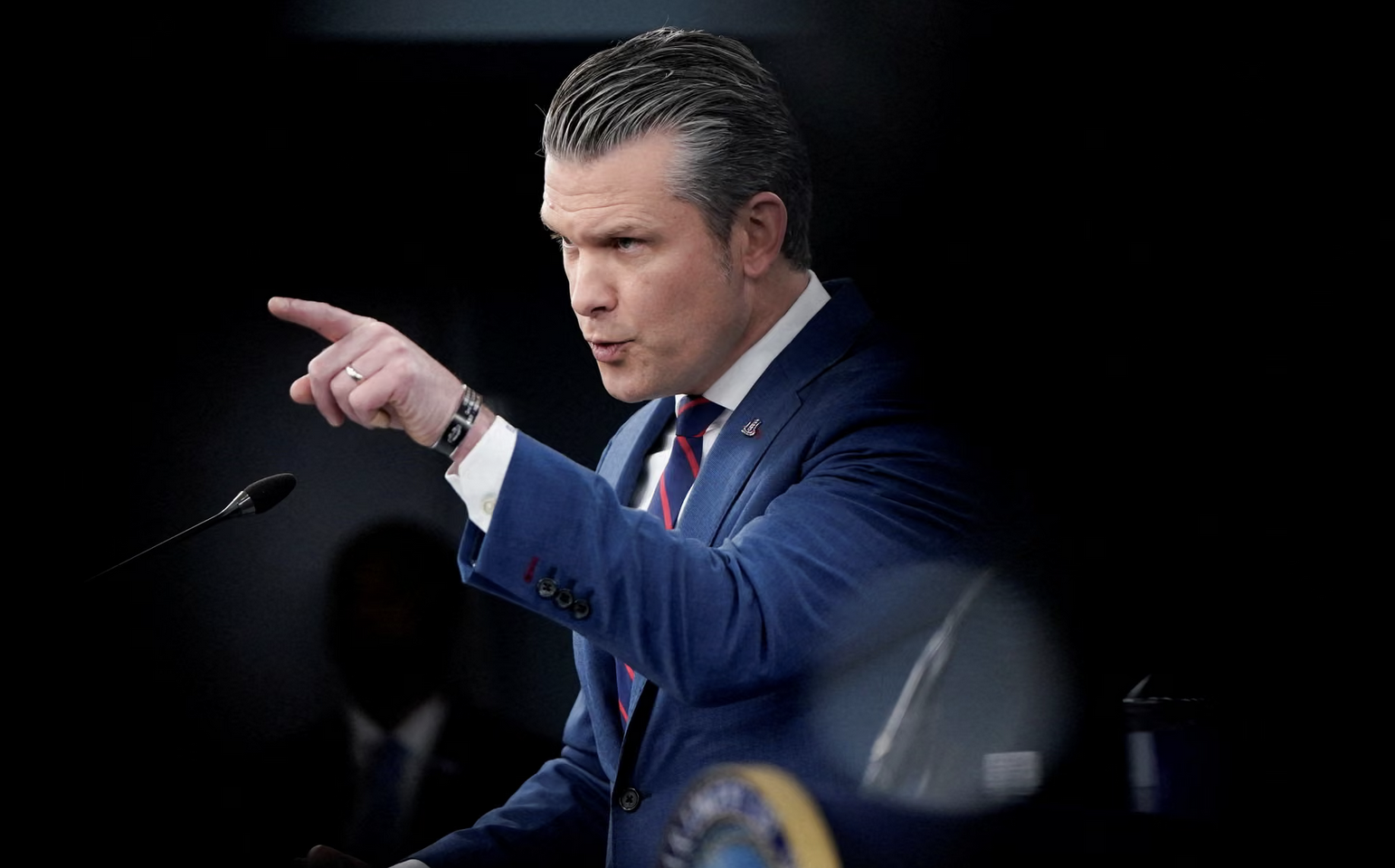 Hegseth: come il guerrafondaio ha trasformato il Pentagono nella base di una crociata reazionaria e religiosa