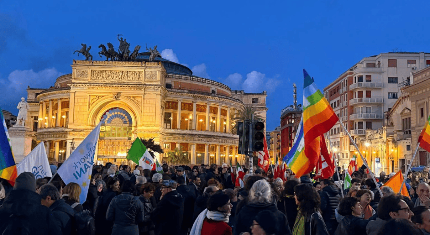 No pasarán! Le belle bandiere tornano a sventolare