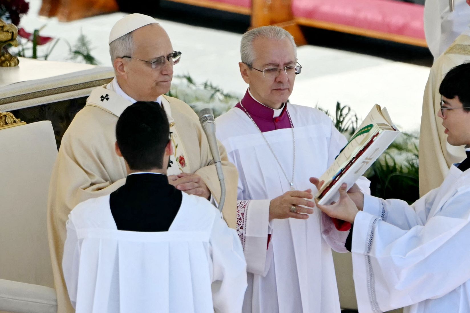 Leone XIV tuona contro le guerre ma anche contro la corsa al profitto che opprime i poveri e saccheggia la terra