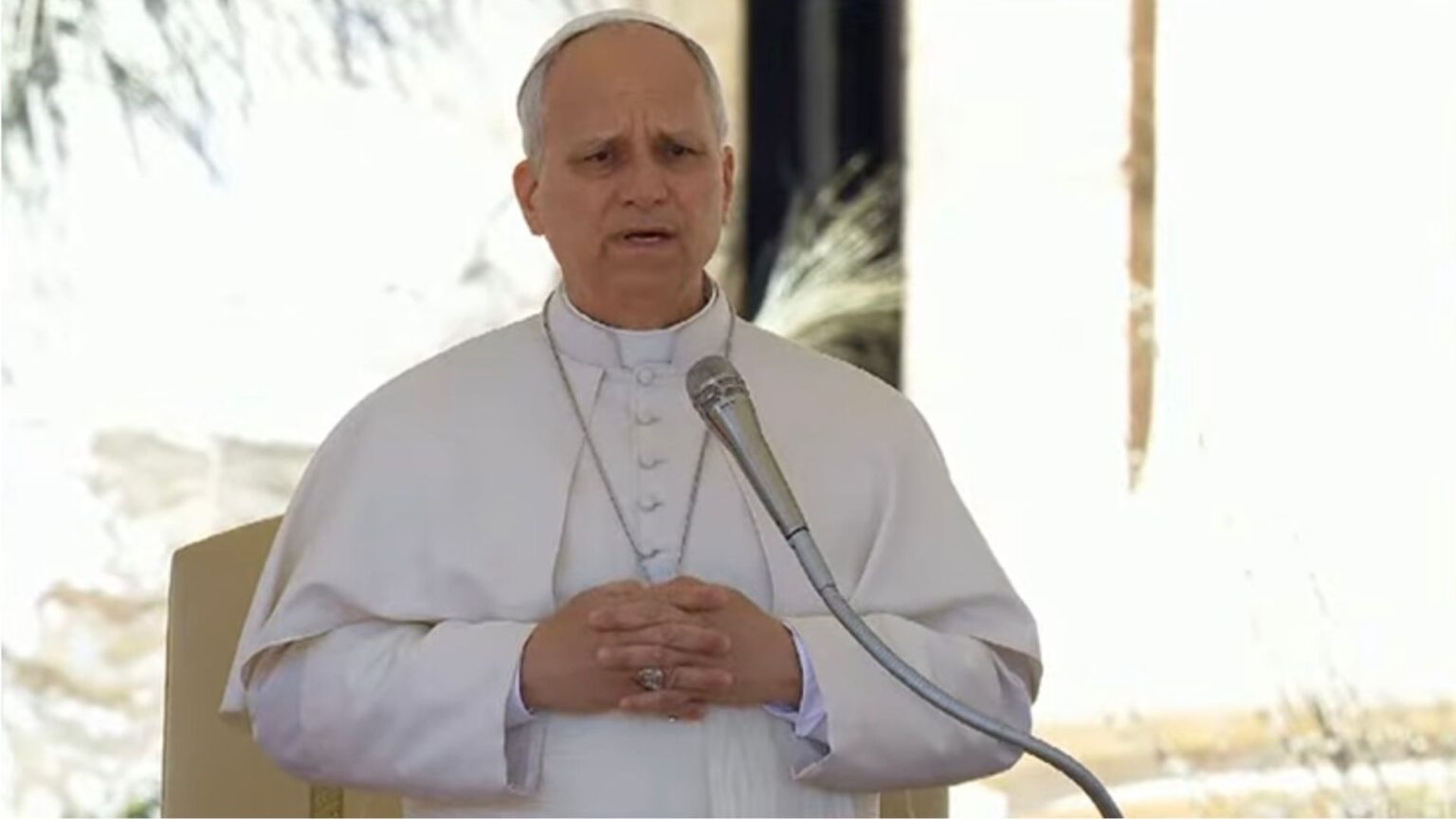 Leone XIV contro la guerra: "Le bombe non portano libertà, Dio non benedice i conflitti"