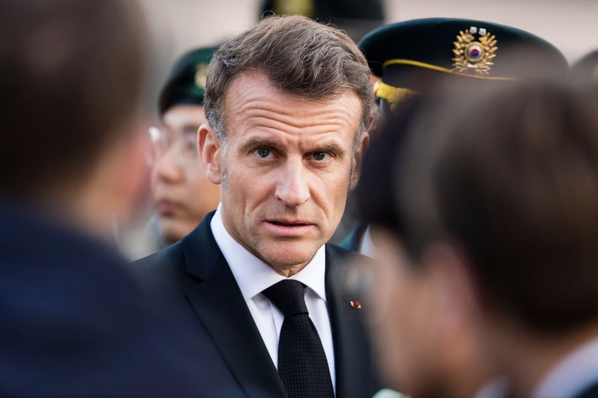 Iran, Macron attacca Trump: "Irrealistico riaprire lo stretto di Hormuz con un’azione militare"