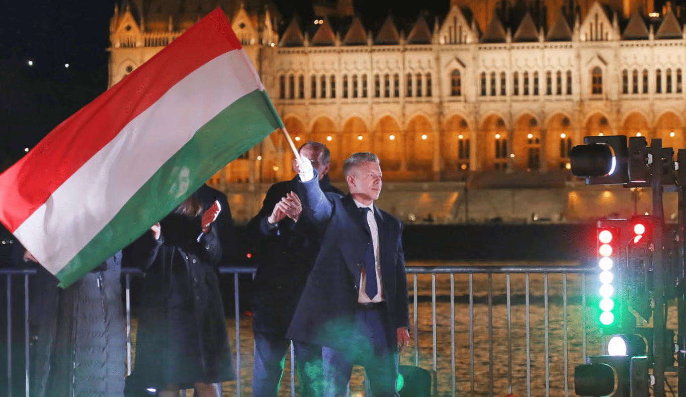 Magyar dopo aver sconfitto Orban promette una Ungheria "libera, europea e solidale"
