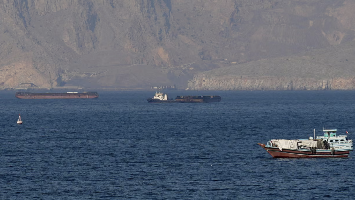 Hormuz torna ostaggio della crisi: i Pasdaran annunciano il blocco e accusano Trump