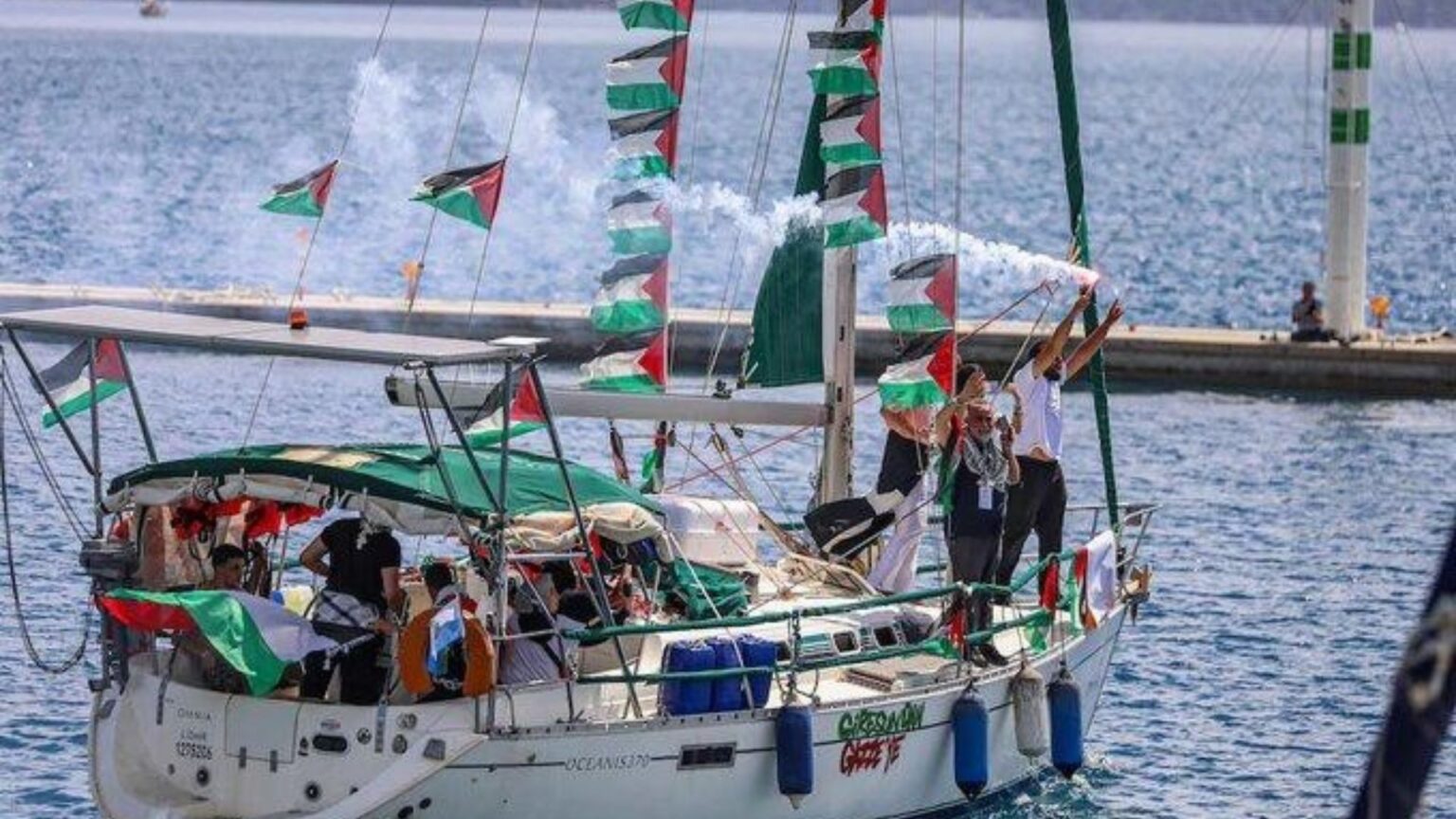 Spari sulla Flotilla: Israele assalta le barche dirette a Gaza, trattenuti 29 italiani e il deputato M5s Carotenuto
