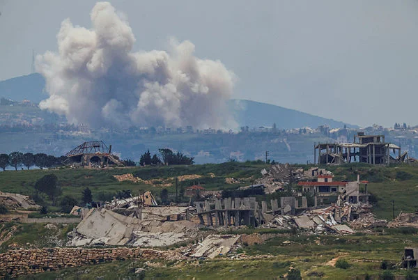Israele intensifica l’invasione del sud del Libano: bombe e sfollamenti forzati contro intere comunità civili