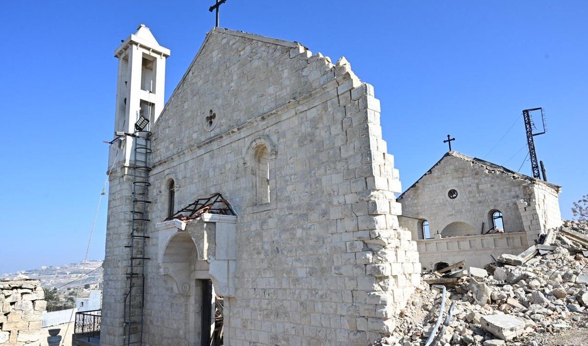 Gli israeliani distruggono un convento cristiano nel sud del Libano: "Atto deliberato"