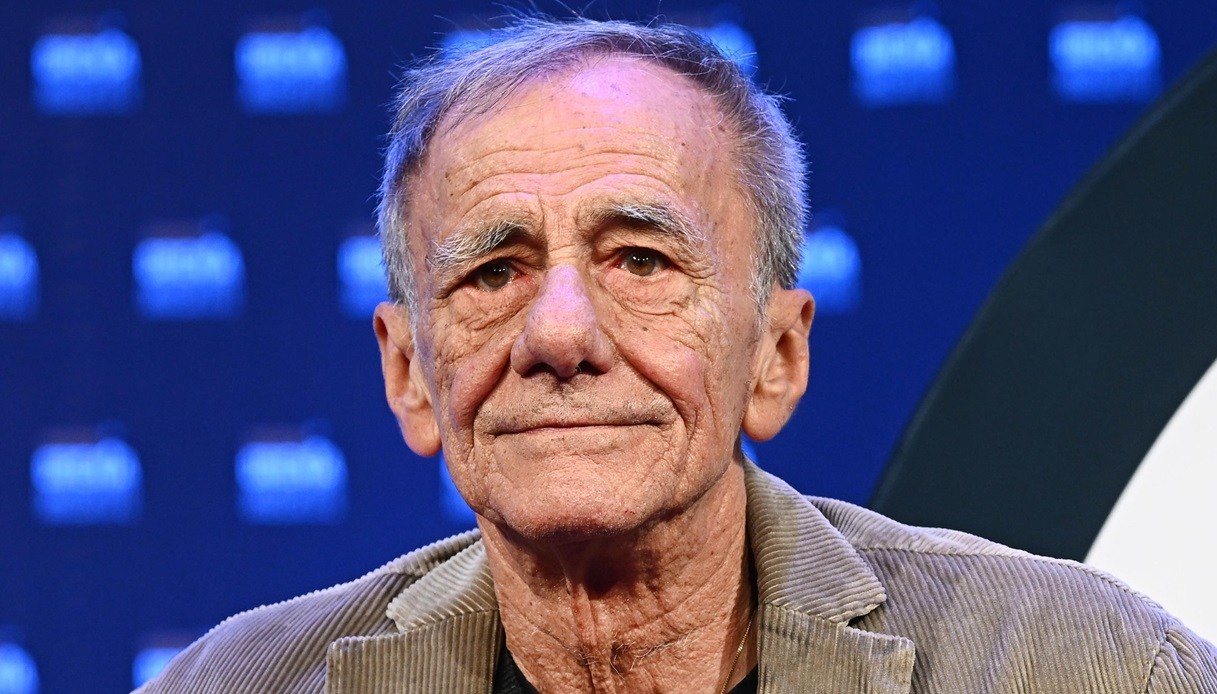 Al Salone del Libro Roberto Vecchioni con "Scrivere il cielo. Poesie al contrario"
