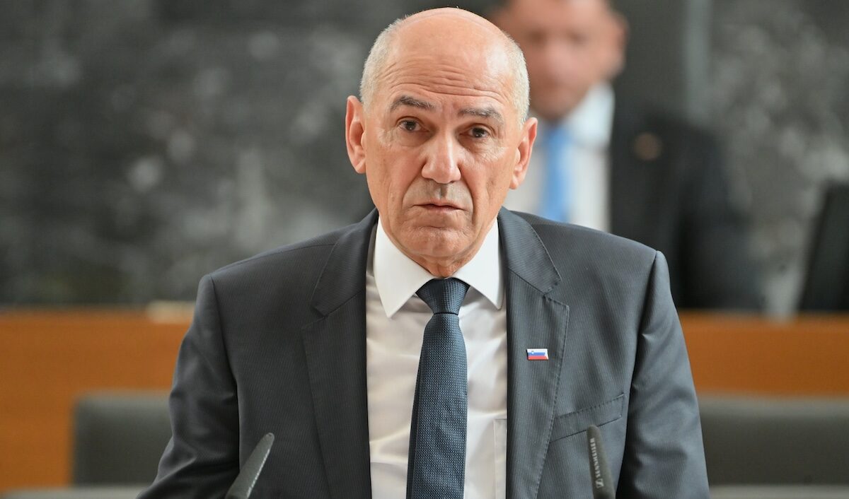 Slovenia: il nuovo premier (trumpiano) fa rimuovere la bandiera della Palestina e si mette agli ordini di Israele