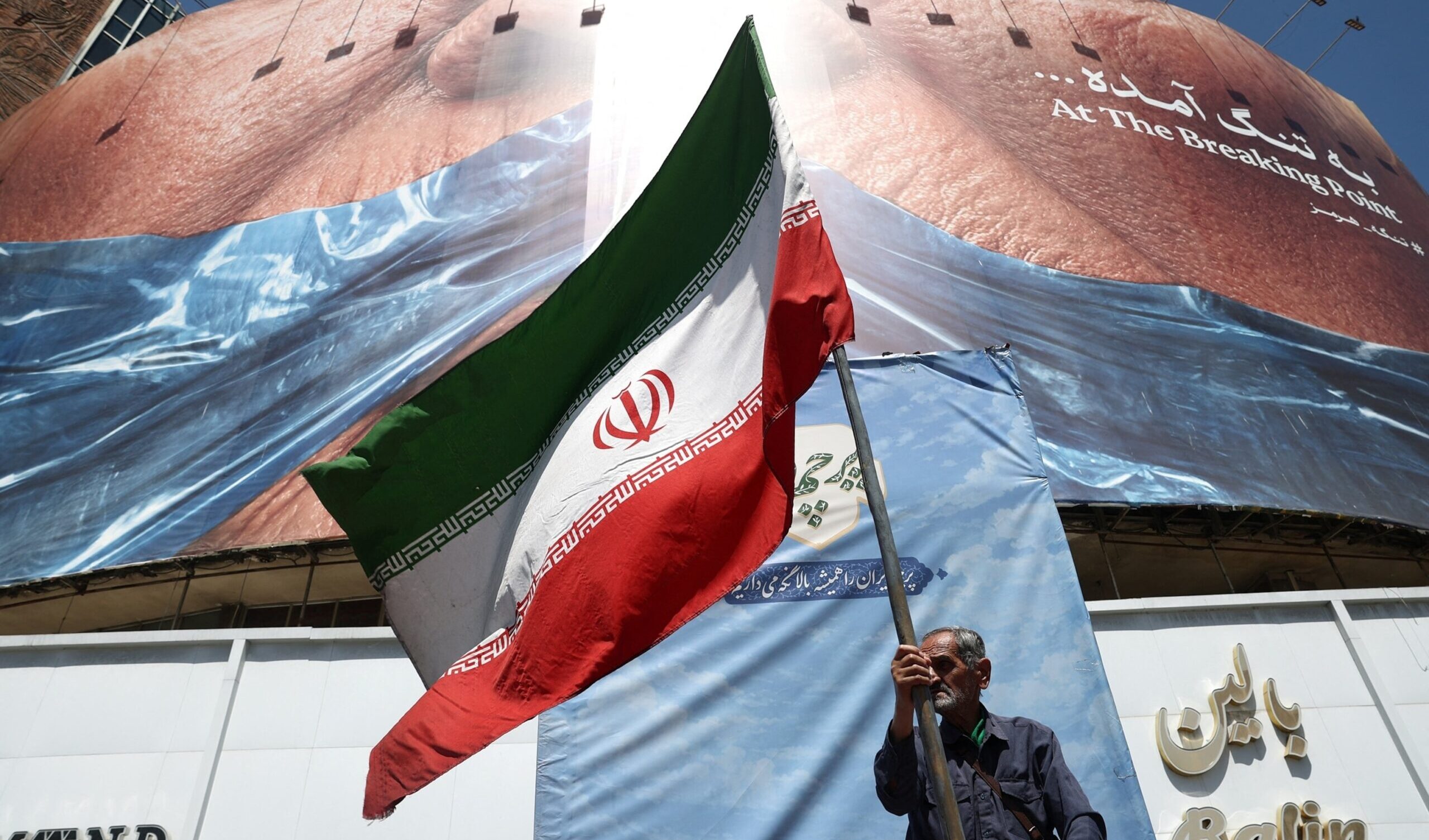 Iran: attacchi incrociati con gli Stati Uniti nello scenario di Hormuz