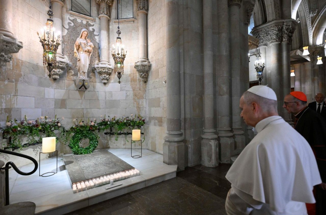 Papa Leone alla Sagrada Familia: "Non possiamo credere in Gesù e fare la guerra e abbandonare chi soffre"