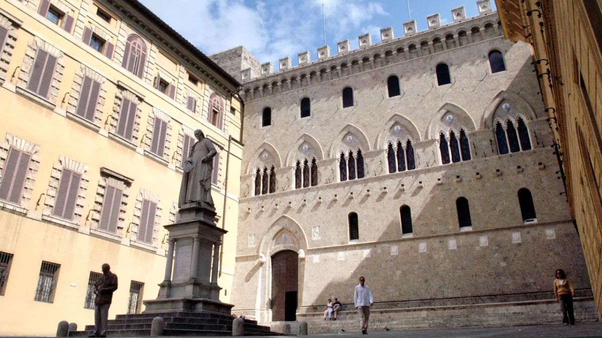 mps_ok Tutti vogliono la banca più antica del mondo ma c'è chi la vuole per non farla più essere senese