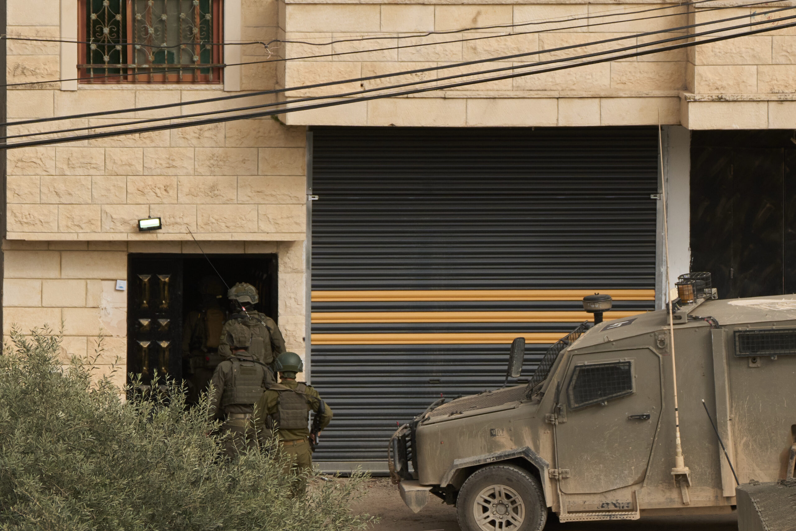 Cisgiordania: le forze israeliane fanno irruzione nel campo profughi di al-Far'a Cisgiordania: le forze israeliane fanno irruzione nel campo profughi di al-Far'a