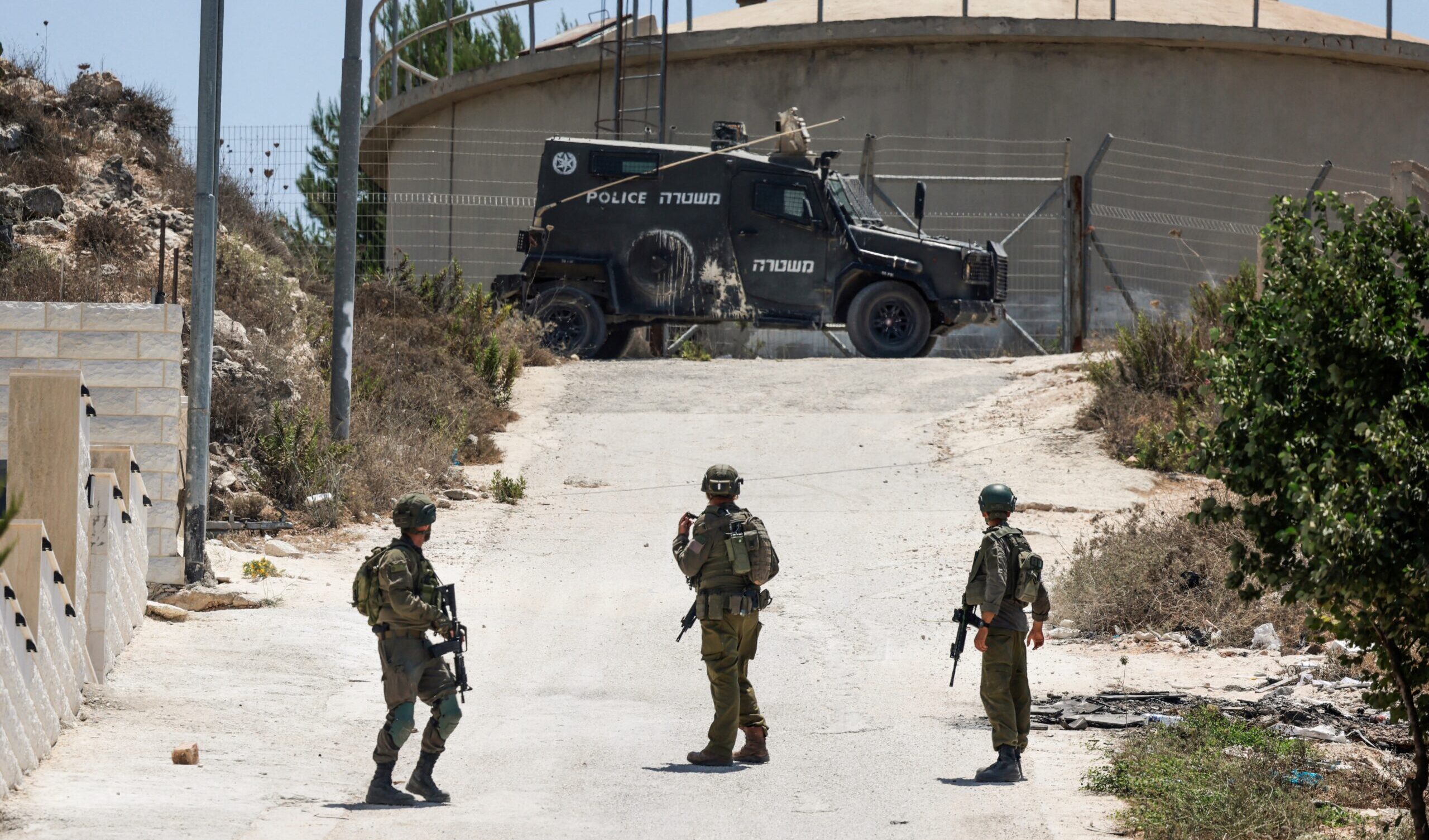 Gli israeliani circondano Ramallah e Nablus: palestinesi 'sequestrati' mentre i coloni continuano le aggressioni Gli israeliani circondano Ramallah e Nablus: palestinesi 'sequestrati' mentre i coloni continuano le aggressioni