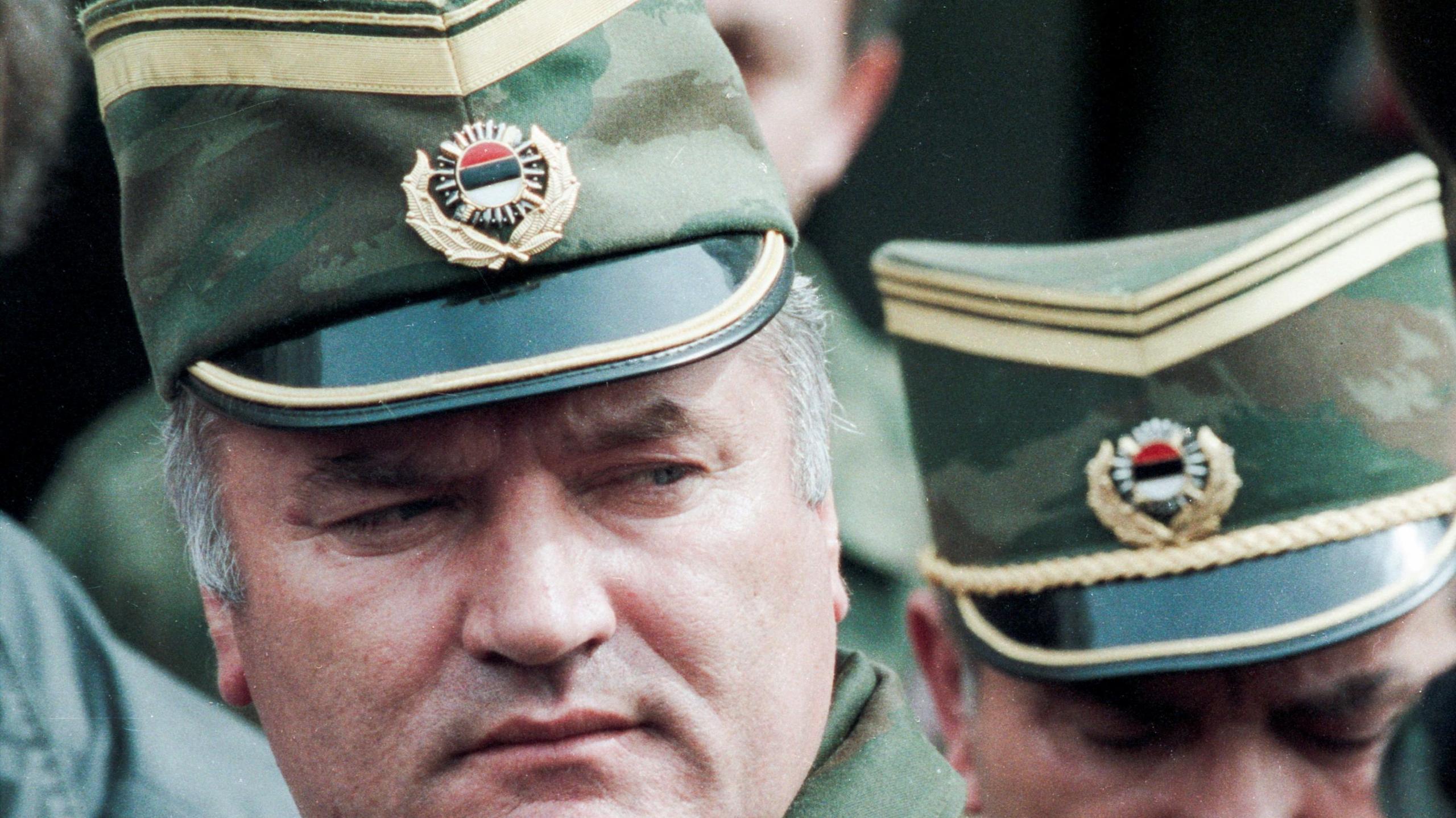 La Serbia onora il boia Mladić: una ragione in più per sostenere l’opposizione democratica La Serbia onora il boia Mladić: una ragione in più per sostenere l’opposizione democratica