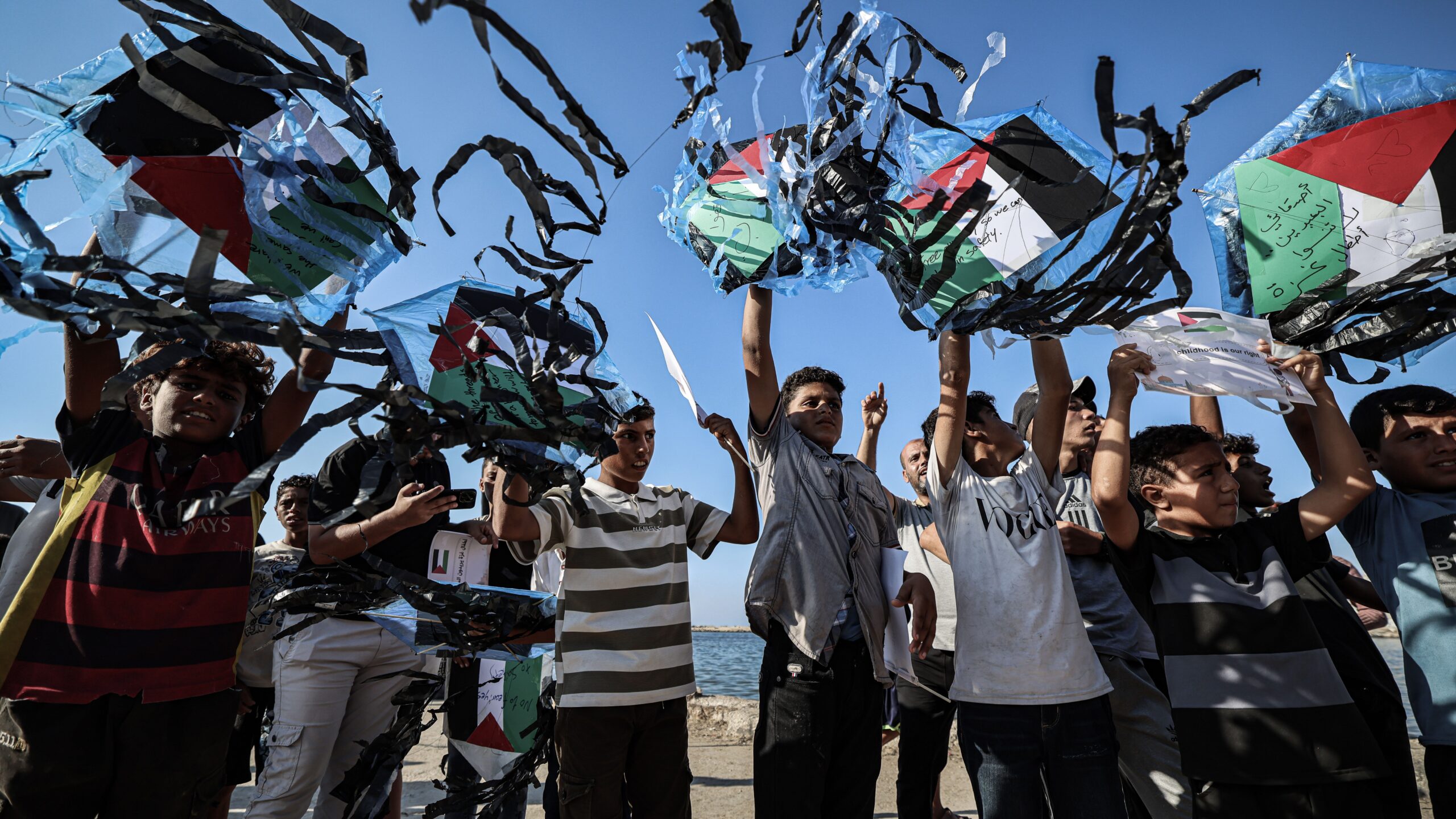 Amnesty condanna la decisione di Israele di considerare aquiloni e palloncini come droni militari Amnesty condanna la decisione di Israele di considerare aquiloni e palloncini come droni militari