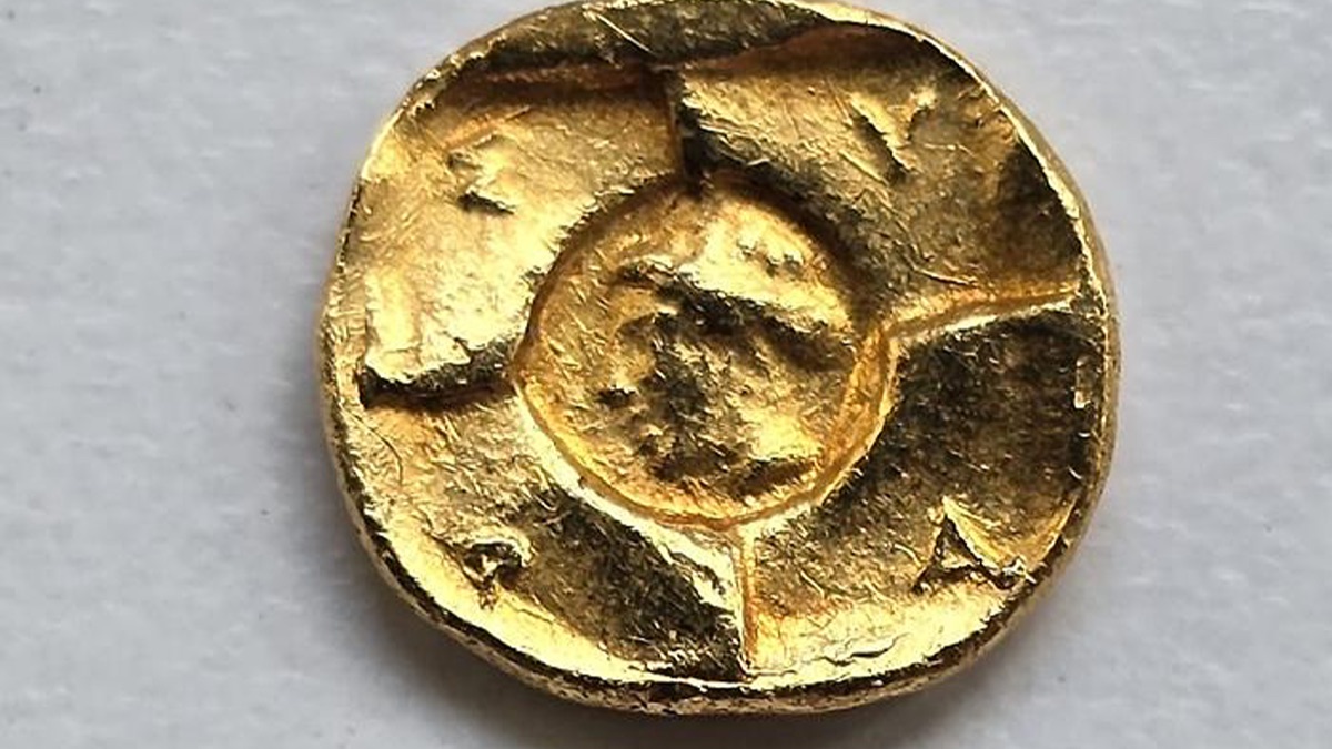 Moneta_Siracusa-1785928864609.jpeg–nella_necropoli_di_maddalusa_trovata_una_moneta_d_oro_siracusana_del_v_secolo_a__c___coniata_durante_l_invasione_cartaginese_della_sicilia-2 La moneta che vide l'invasione Cartagine in Sicilia