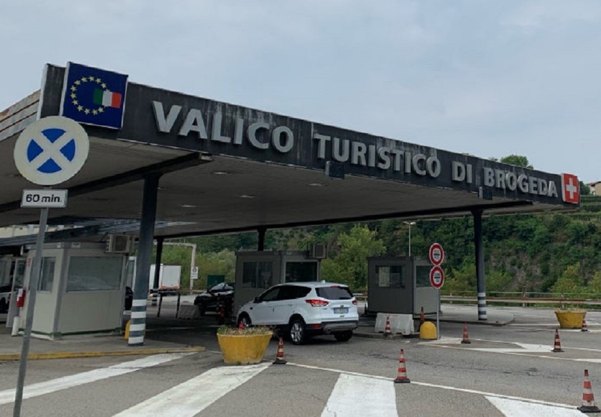 La Svizzera rimanda in Italia i richiedenti asilo: dopo quattro anni ripartono i trasferimenti La Svizzera rimanda in Italia i richiedenti asilo: dopo quattro anni ripartono i trasferimenti