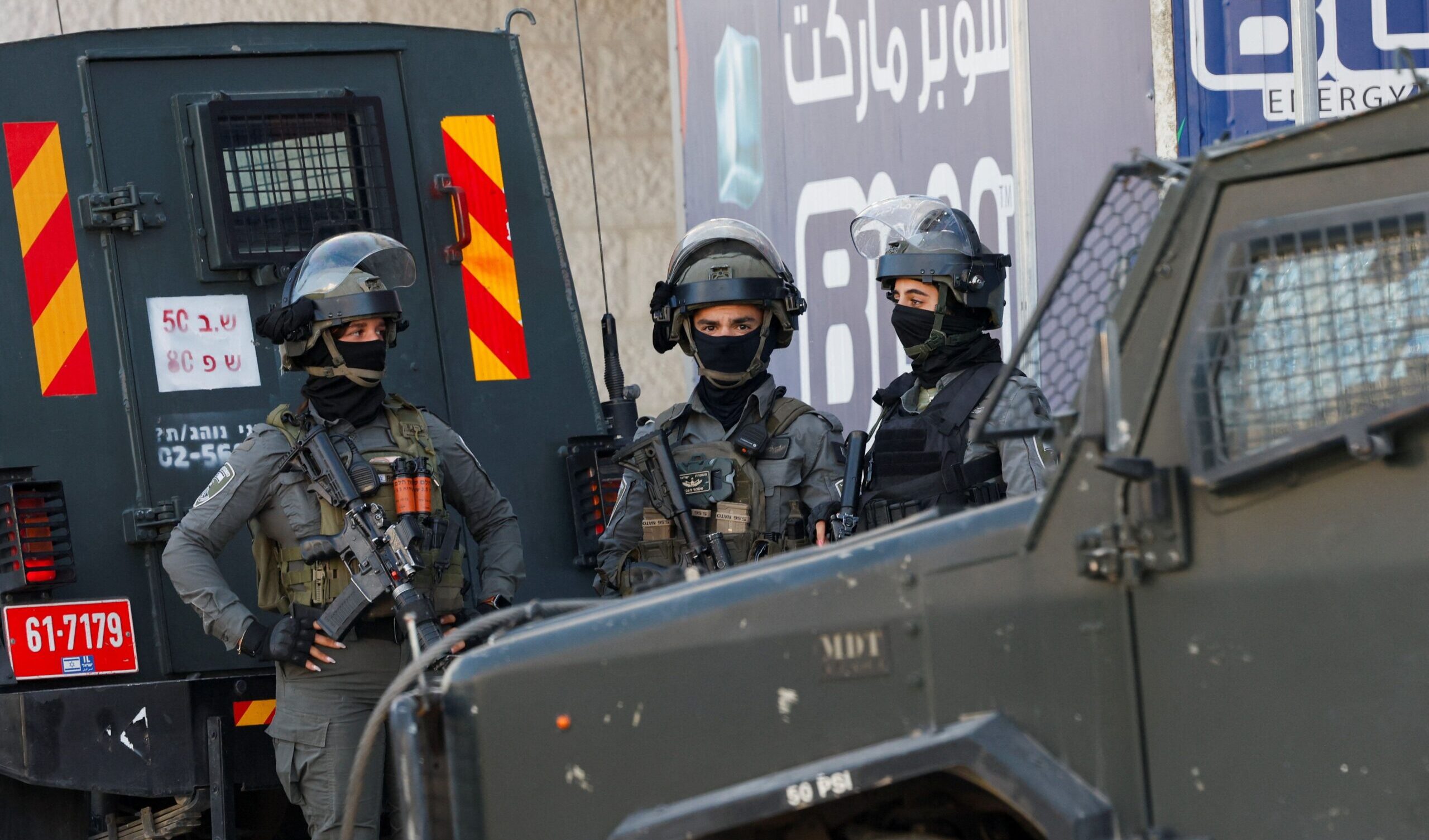 L’esercito israeliano si ritira dal campo profughi di Qalandiya dopo tre giorni di violenze contro i palestinesi