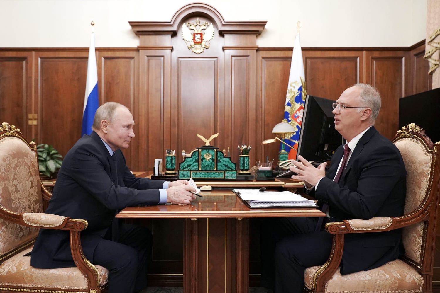 AfD, l'inviato di Putin esulta per la crescita dei post-nazisti tedeschi: "Vittoria storica"