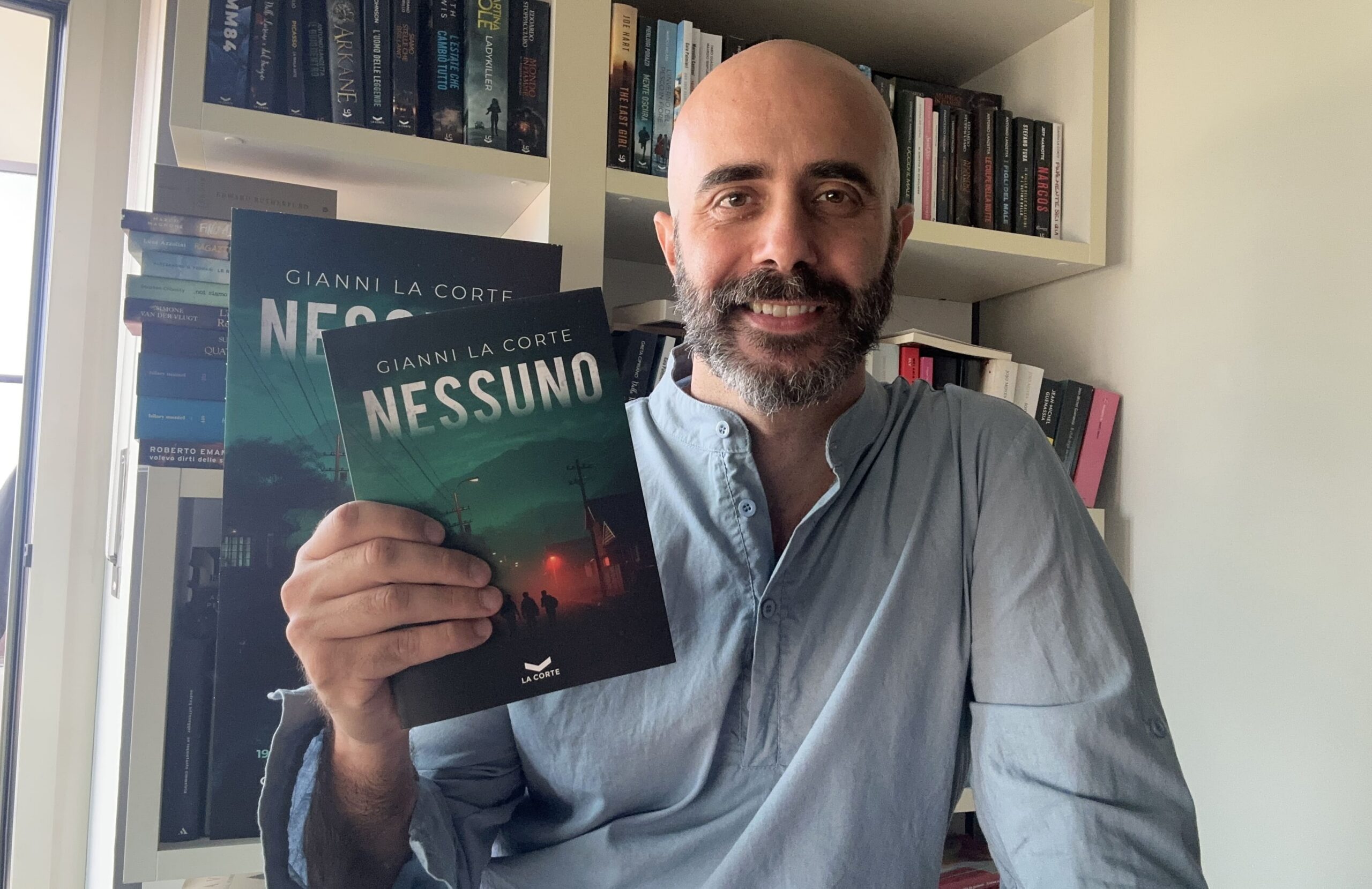 Foto Orizzontale con Nessuno Gianni La Corte con "Nessuno": un thriller che trasforma un cold case torinese in una corsa dentro le paure del presente