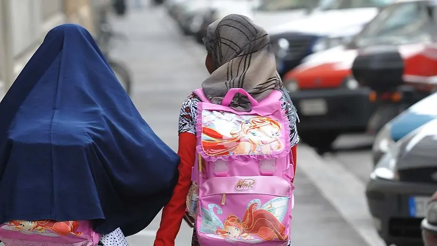 Niqab e diritti delle donne: la battaglia contro l’oppressione non giustifica un decreto con misure razziali