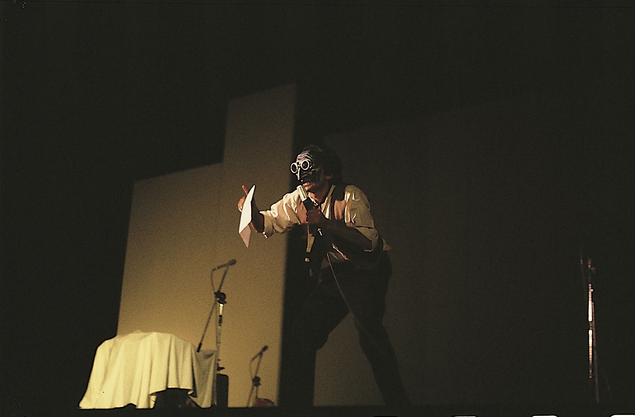 Luigi Cinque on stage ok Verso una drammaturgia di periferia: Luigi Cinque e il festival “Le Ali della Città”