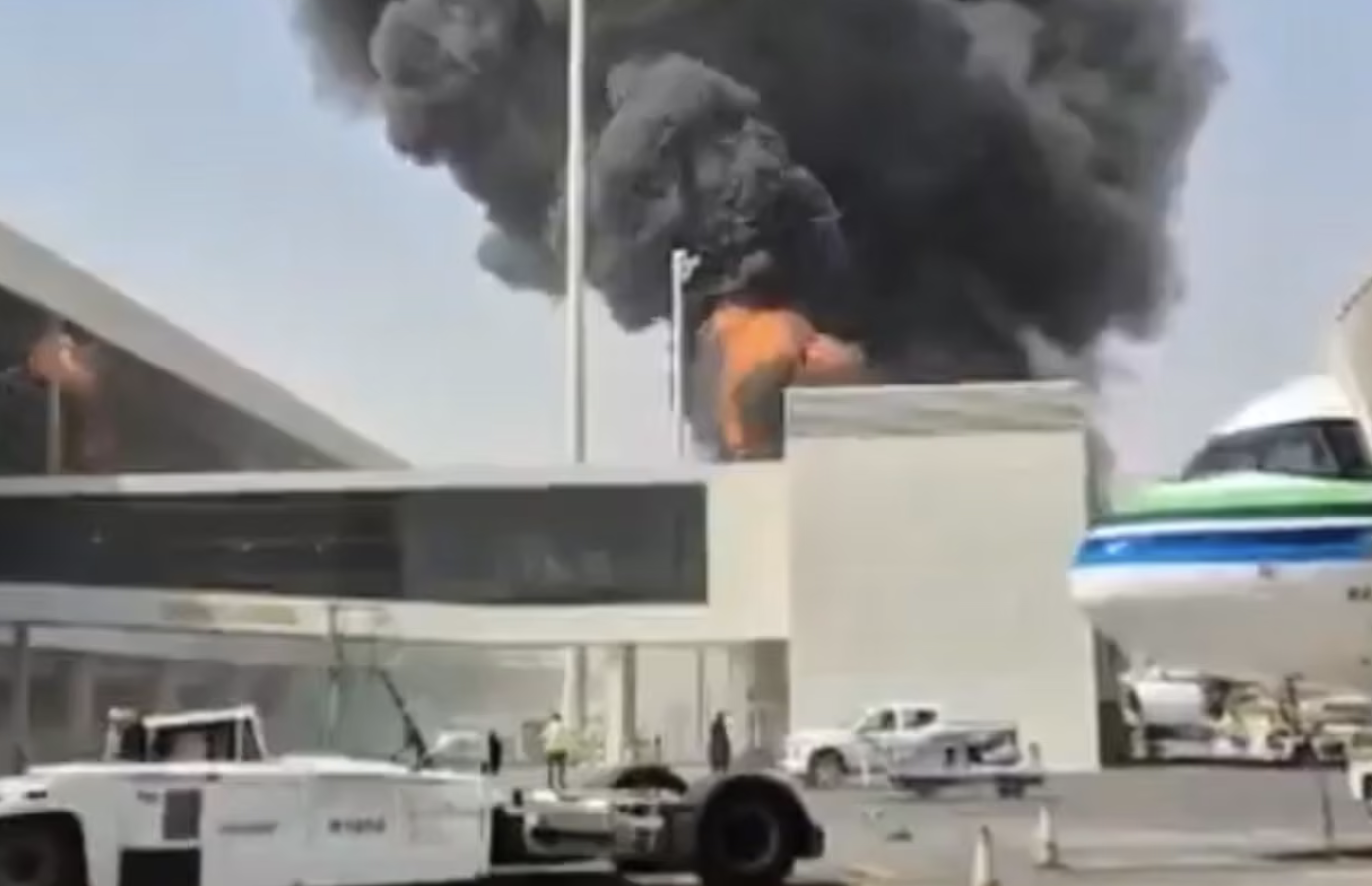 Attacco missilistico degli Houthi all'aeroporto di Riad: 12 morti e 300 feriti Attacco missilistico degli Houthi all'aeroporto di Riad: 12 morti e 300 feriti