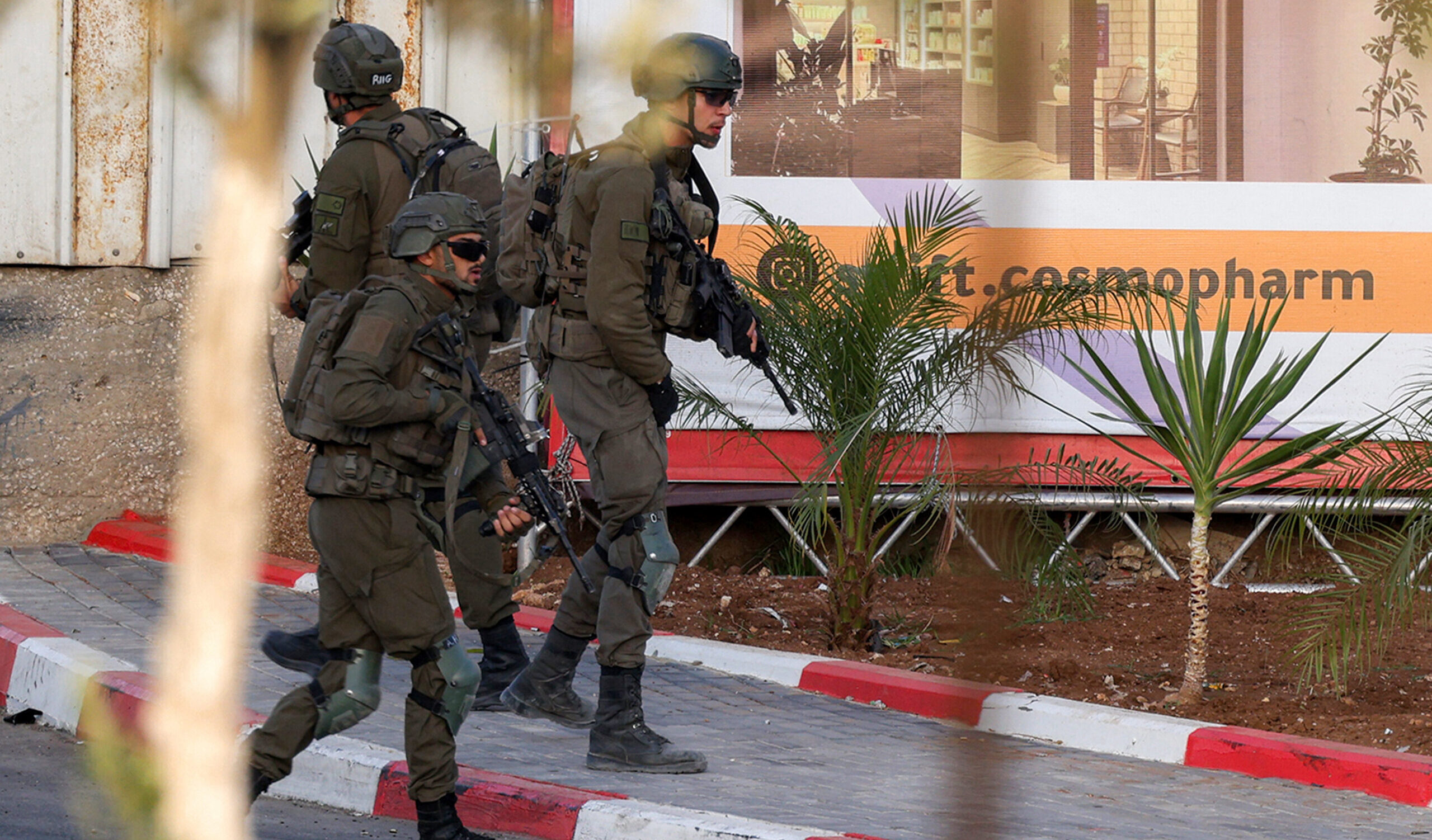 Netanyahu ordina il blocco totale della Cisgiordania dopo uno scontro a Hebron Netanyahu ordina il blocco totale della Cisgiordania dopo uno scontro a Hebron